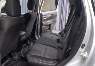 Подержанный автомобиль Mitsubishi Outlander 2019 года (12 фото)