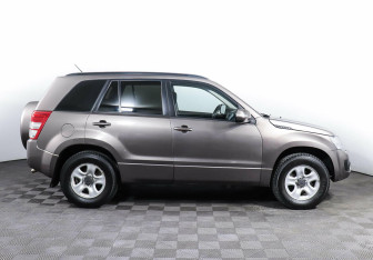 Подержанный автомобиль Suzuki Grand Vitara 2013 года (4 фото)