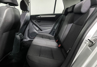 Подержанный автомобиль Volkswagen Golf Hatchback 2010 года (10 фото)