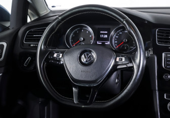 Подержанный автомобиль Volkswagen Golf Hatchback 2014 года (13 фото)