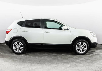 Подержанный автомобиль Nissan Qashqai 2013 года (4 фото)
