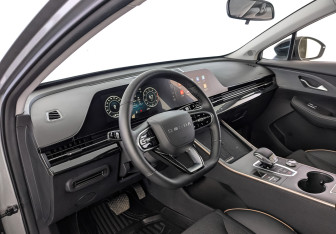 Подержанный автомобиль Omoda C5 2024 года (15 фото)