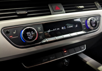 Подержанный автомобиль Audi A4 Sedan 2019 года (25 фото)