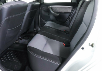 Подержанный автомобиль Renault Duster 2012 года (15 фото)