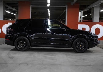 Подержанный автомобиль Porsche Cayenne 2020 года (4 фото)