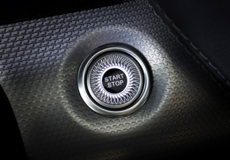 Подержанный автомобиль Hongqi H5 2023 года (21 фото)