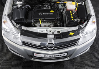 Подержанный автомобиль Opel Astra Sedan 2009 года (9 фото)