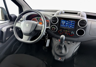 Подержанный автомобиль Peugeot Partner 2021 года (26 фото)