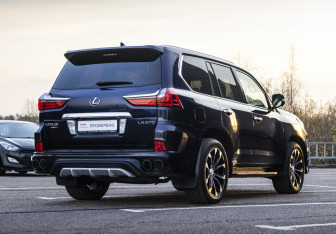 Подержанный автомобиль Lexus LX 2016 года (7 фото)