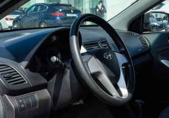 Подержанный автомобиль Hyundai Solaris Sedan 2013 года (14 фото)