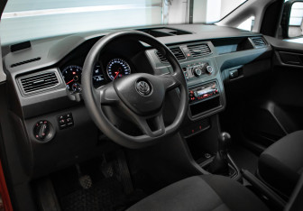 Подержанный автомобиль Volkswagen Caddy Compactvan 2019 года (7 фото)