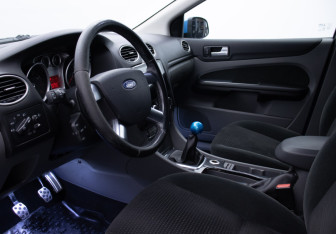Подержанный автомобиль Ford Focus Hatchback 2008 года (10 фото)