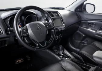 Подержанный автомобиль Mitsubishi ASX 2018 года (14 фото)