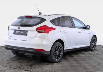 Подержанный автомобиль Ford Focus Hatchback 2017 года (5 фото)