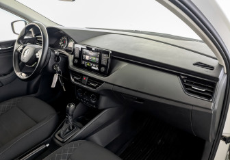 Подержанный автомобиль Skoda Rapid Liftback 2021 года (11 фото)