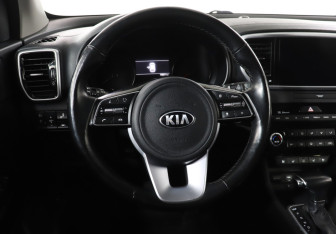 Подержанный автомобиль Kia Sportage 2021 года (18 фото)