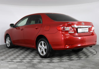 Подержанный автомобиль Toyota Corolla Sedan 2012 года (3 фото)