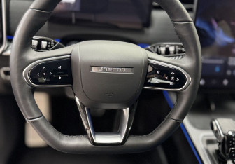 Подержанный автомобиль Jaecoo J7 2023 года (18 фото)