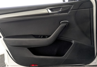 Подержанный автомобиль Skoda Superb Liftback 2021 года (19 фото)