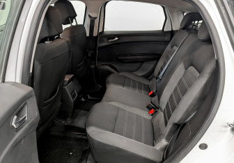 Подержанный автомобиль Renault Arkana 2019 года (12 фото)