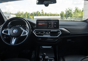 Подержанный автомобиль BMW X3 2021 года (13 фото)