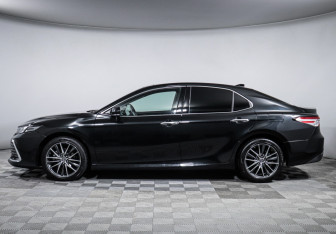 Подержанный автомобиль Toyota Camry Sedan 2023 года (8 фото)