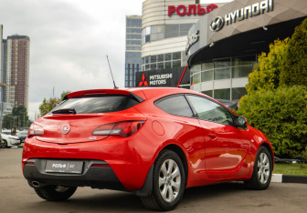 Подержанный автомобиль Opel Astra Hatchback 2014 года (4 фото)
