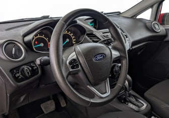 Подержанный автомобиль Ford Fiesta Hatchback 2016 года (15 фото)