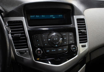 Подержанный автомобиль Chevrolet Cruze Sedan 2011 года (17 фото)
