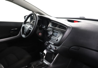 Подержанный автомобиль Kia Ceed Hatchback 2015 года (9 фото)