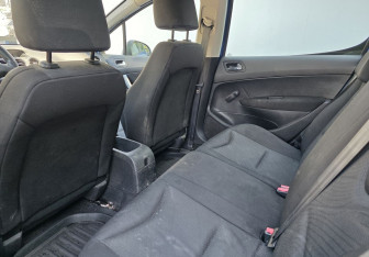 Подержанный автомобиль Peugeot 308 Hatchback 2010 года (10 фото)