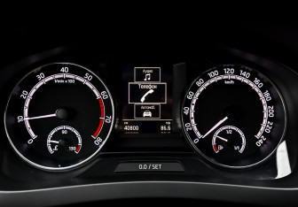 Подержанный автомобиль Skoda Rapid Liftback 2017 года (13 фото)