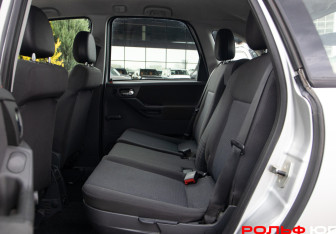 Подержанный автомобиль Opel Meriva 2008 года (8 фото)