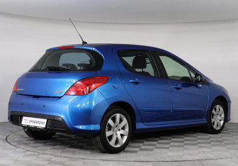 Подержанный автомобиль Peugeot 308 Wagon 2008 года (3 фото)