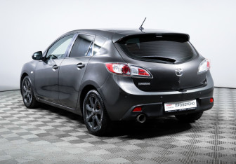 Подержанный автомобиль Mazda 3 Hatchback 2009 года (7 фото)
