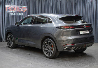 Подержанный автомобиль Changan UNI-K 2022 года (7 фото)