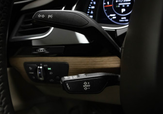 Подержанный автомобиль Audi Q7 2016 года (12 фото)