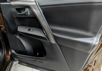 Подержанный автомобиль Toyota RAV4 2016 года (24 фото)