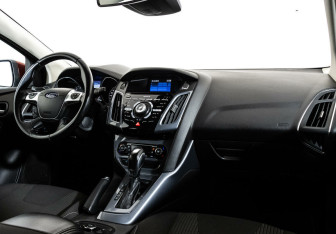 Подержанный автомобиль Ford Focus Hatchback 2014 года (7 фото)