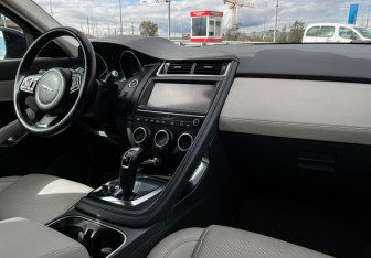 Подержанный автомобиль Jaguar E-Pace 2019 года (9 фото)