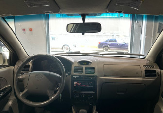 Подержанный автомобиль Kia Rio Wagon 2005 года (15 фото)