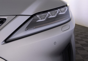 Подержанный автомобиль Lexus RX 2022 года (11 фото)
