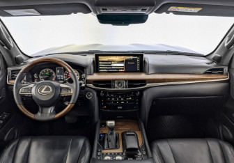 Подержанный автомобиль Lexus LX 2016 года (14 фото)
