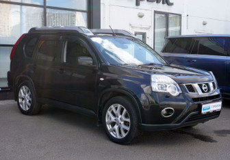 Подержанный автомобиль Nissan X-Trail 2013 года (3 фото)