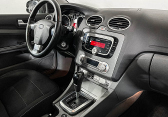 Подержанный автомобиль Ford Focus Sedan 2010 года (9 фото)