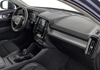 Подержанный автомобиль Volvo XC40 2018 года (13 фото)