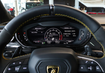 Подержанный автомобиль Lamborghini Urus 2022 года (13 фото)