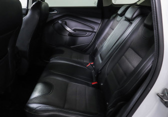 Подержанный автомобиль Ford Kuga 2013 года (12 фото)