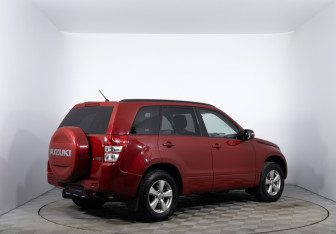 Подержанный автомобиль Suzuki Grand Vitara 2011 года (5 фото)