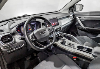Подержанный автомобиль Geely Coolray 2022 года (15 фото)